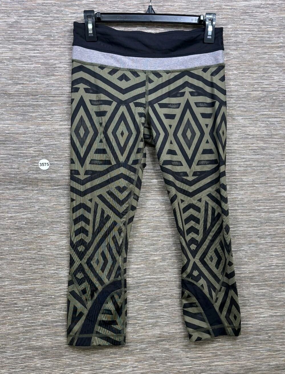 Lululemon Inspire Crop II Leggings Chevron Shuffle Fatigue Green Size 6 Athletic